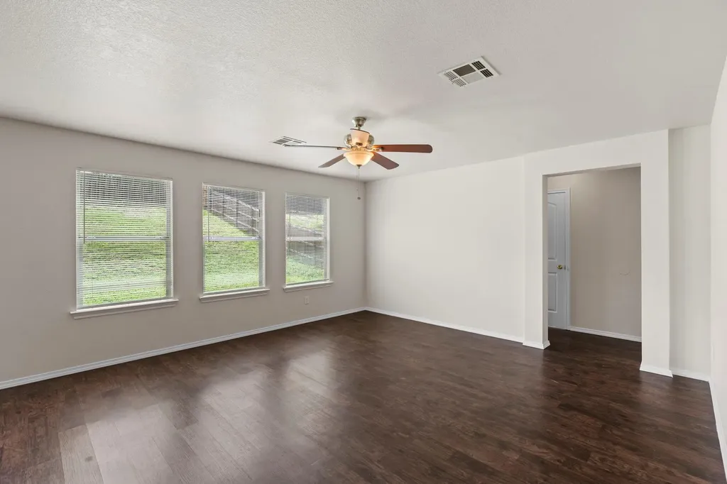 208 Dandelion Loop Kyle TX 78640