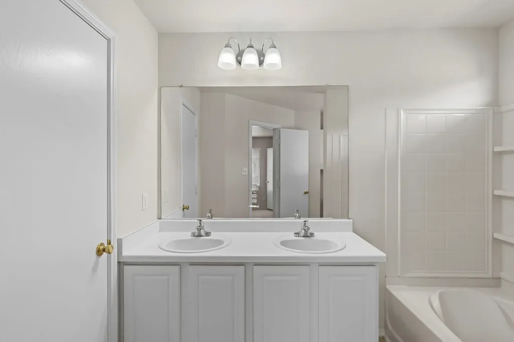208 Dandelion Loop Kyle TX 78640