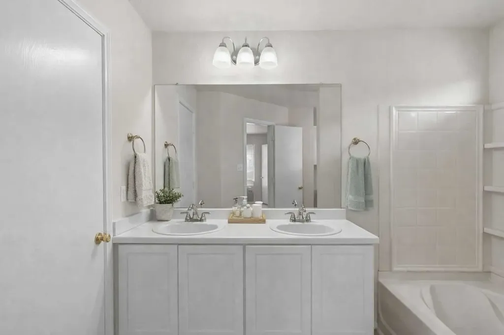 208 Dandelion Loop Kyle TX 78640