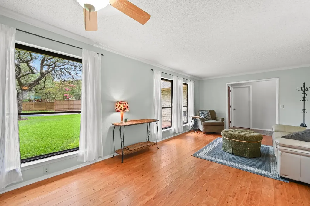 5002 Dry Oak Trail Austin TX 78749