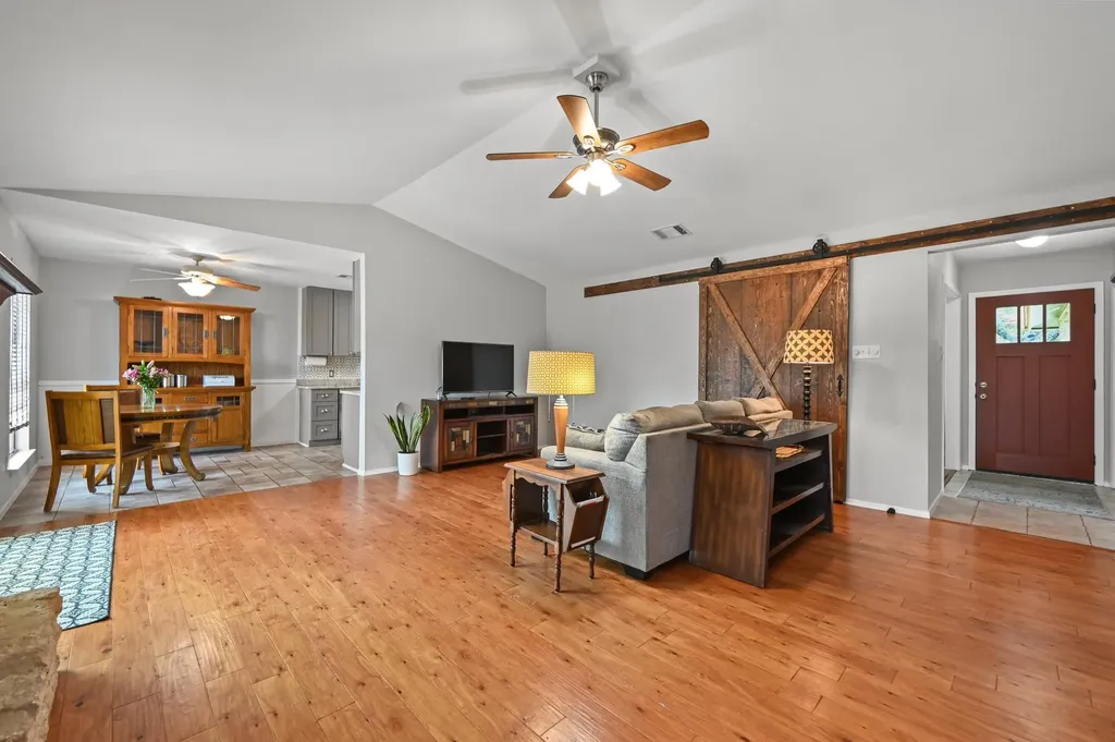 5002 Dry Oak Trail Austin TX 78749