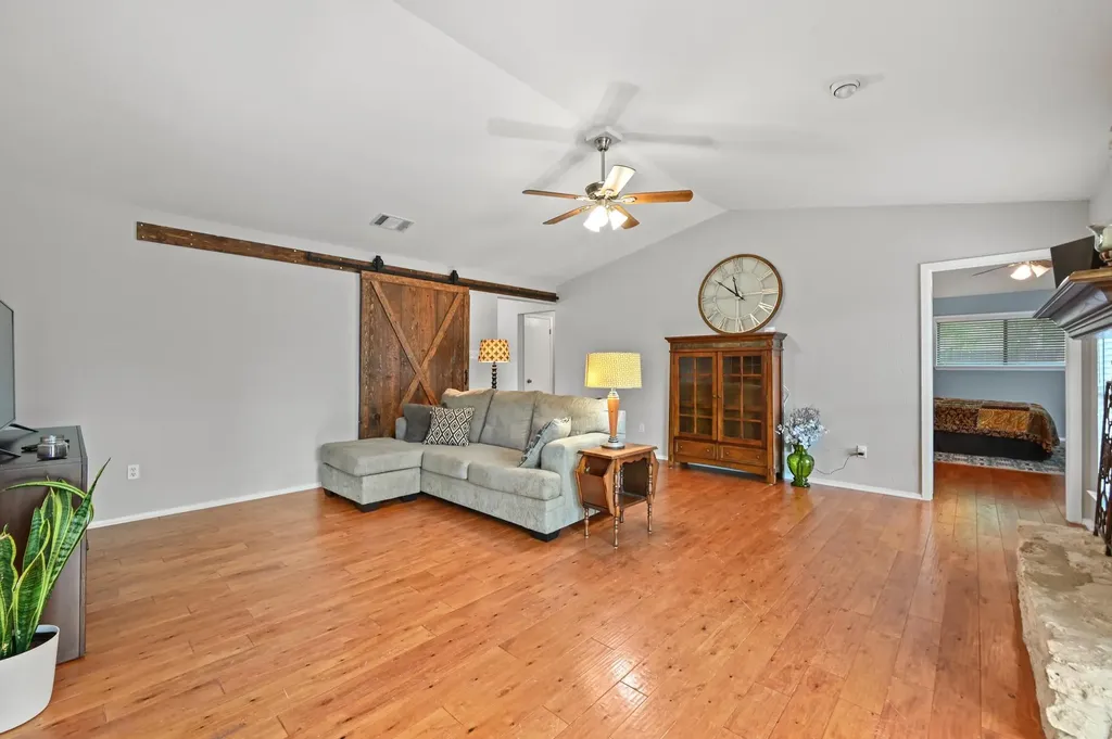 5002 Dry Oak Trail Austin TX 78749