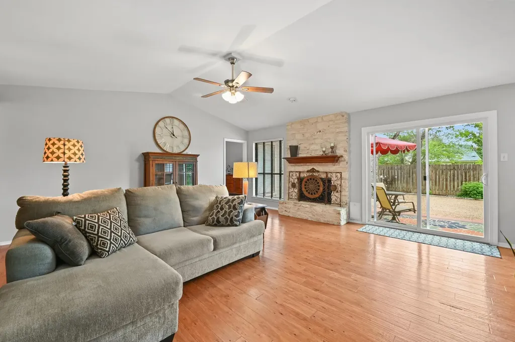 5002 Dry Oak Trail Austin TX 78749