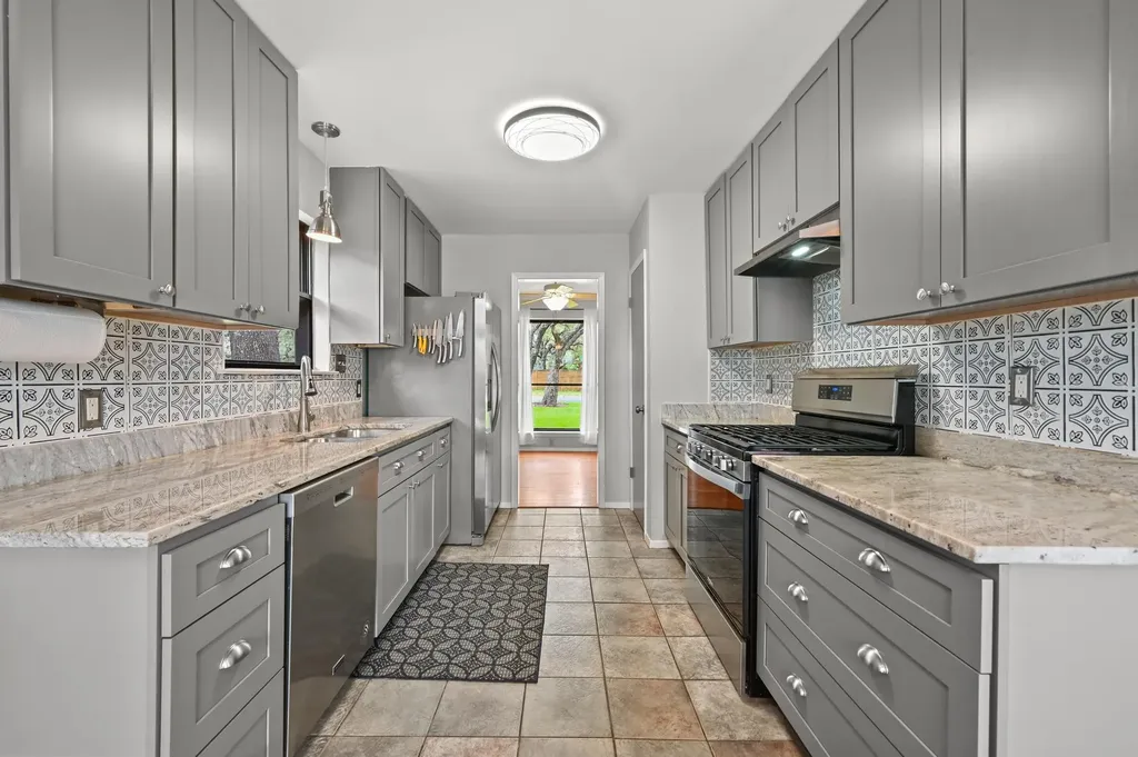 5002 Dry Oak Trail Austin TX 78749