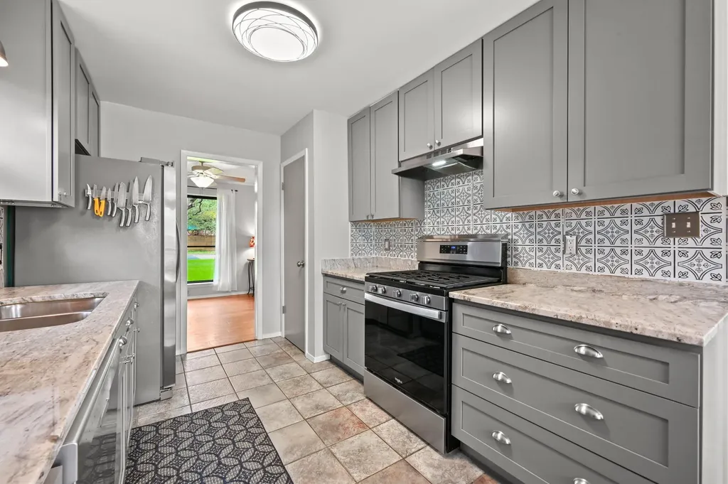 5002 Dry Oak Trail Austin TX 78749