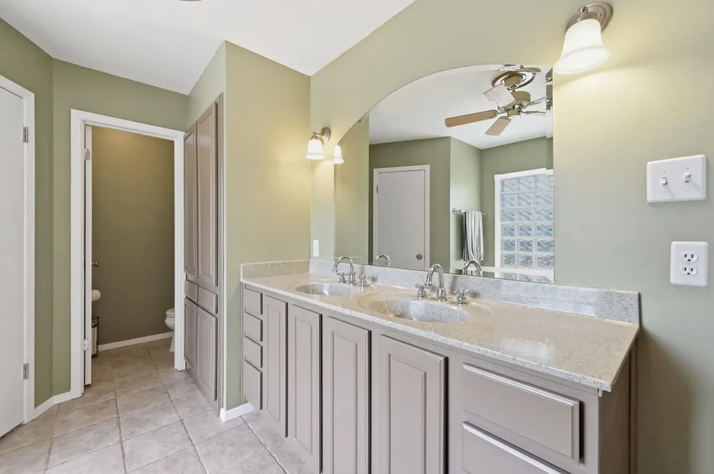 5002 Dry Oak Trail Austin TX 78749