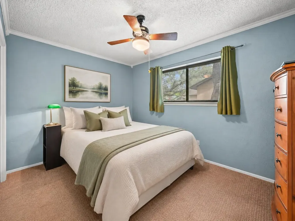 5002 Dry Oak Trail Austin TX 78749