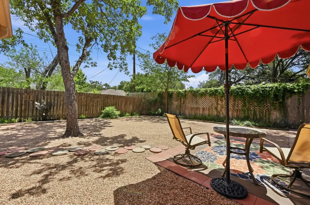 5002 Dry Oak Trail Austin TX 78749
