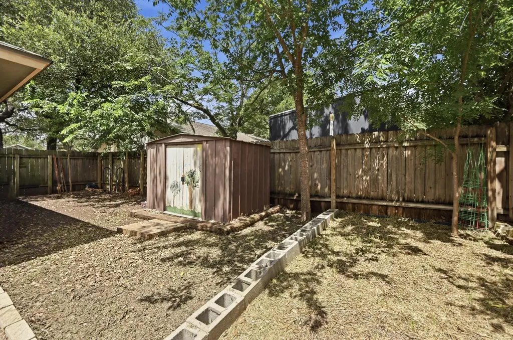 5002 Dry Oak Trail Austin TX 78749