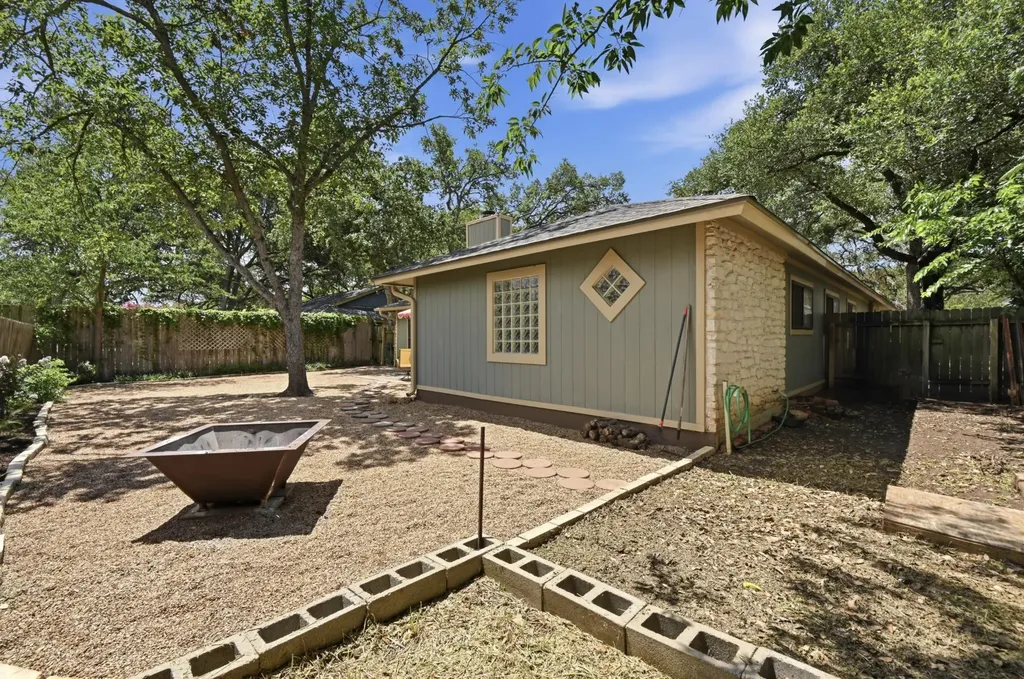 5002 Dry Oak Trail Austin TX 78749