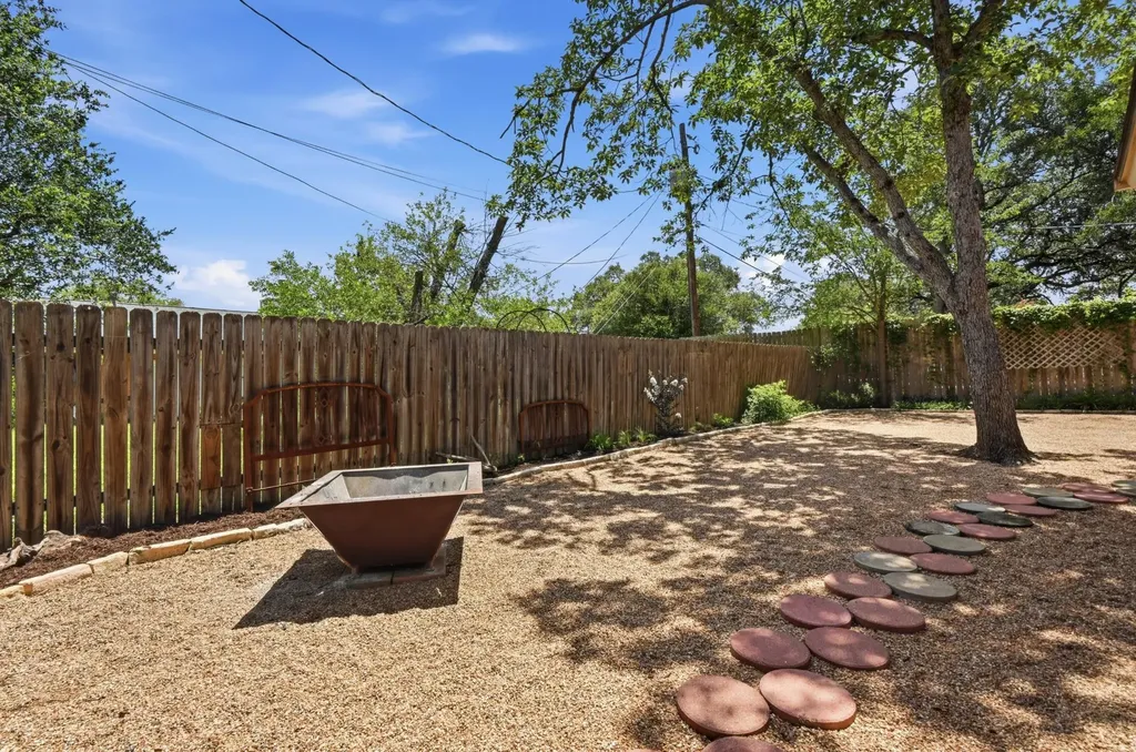 5002 Dry Oak Trail Austin TX 78749