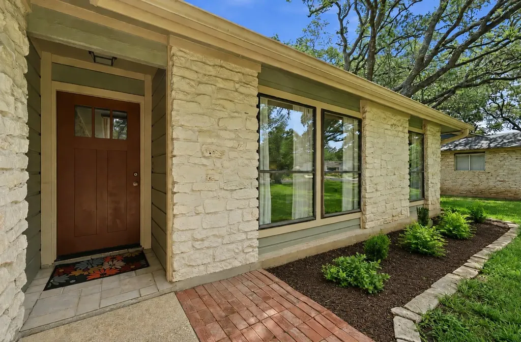 5002 Dry Oak Trail Austin TX 78749