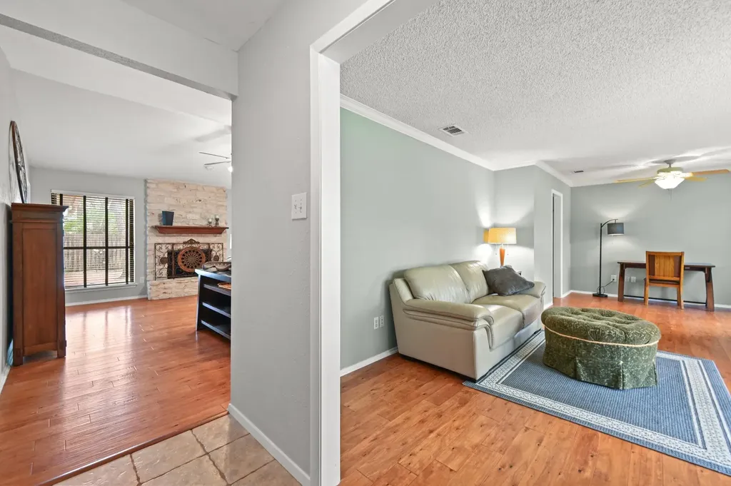 5002 Dry Oak Trail Austin TX 78749