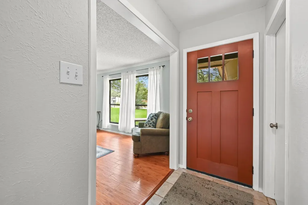 5002 Dry Oak Trail Austin TX 78749