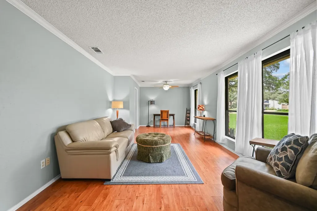 5002 Dry Oak Trail Austin TX 78749