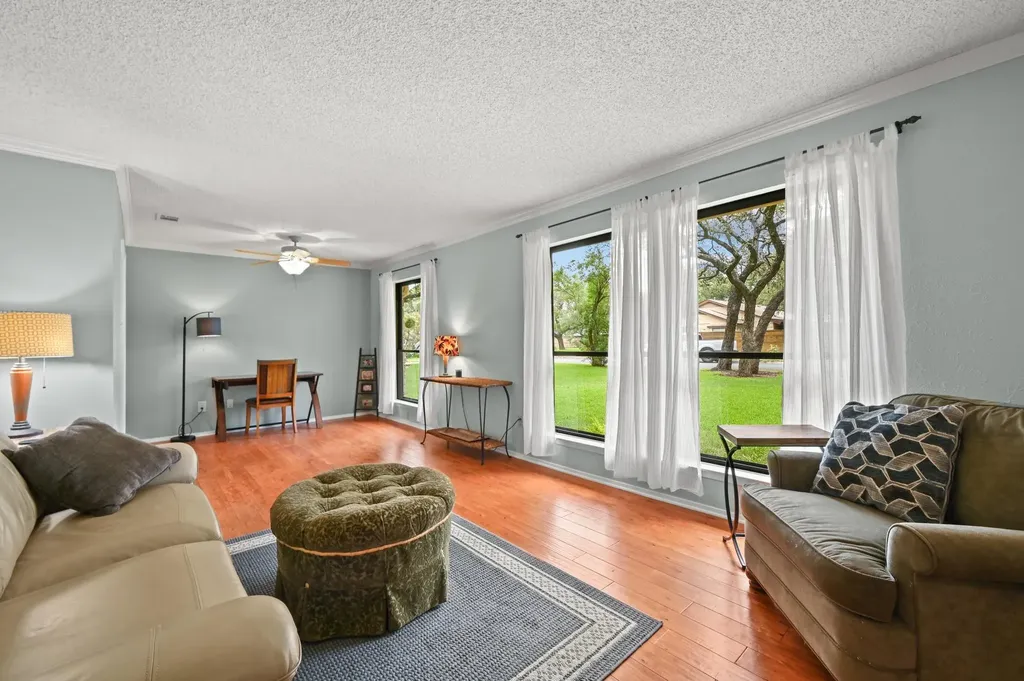 5002 Dry Oak Trail Austin TX 78749