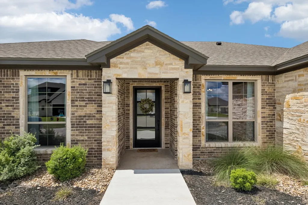 812 Eagle Claw Cove Salado TX 76571