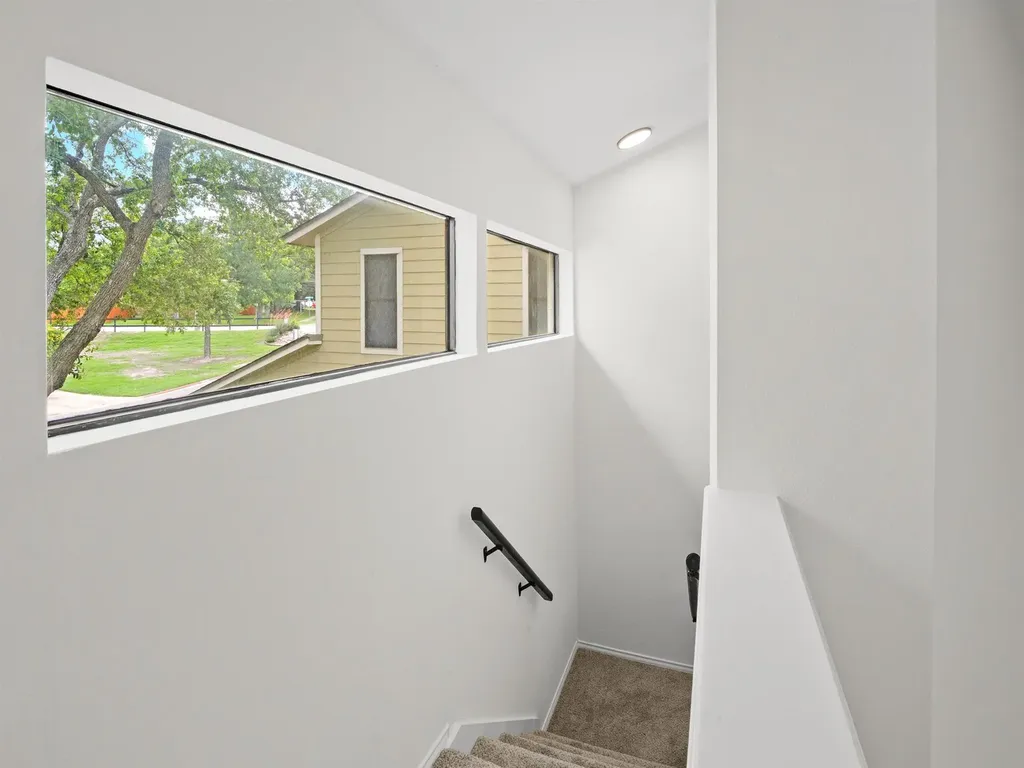 512 Eberhart Lane Austin TX 78745