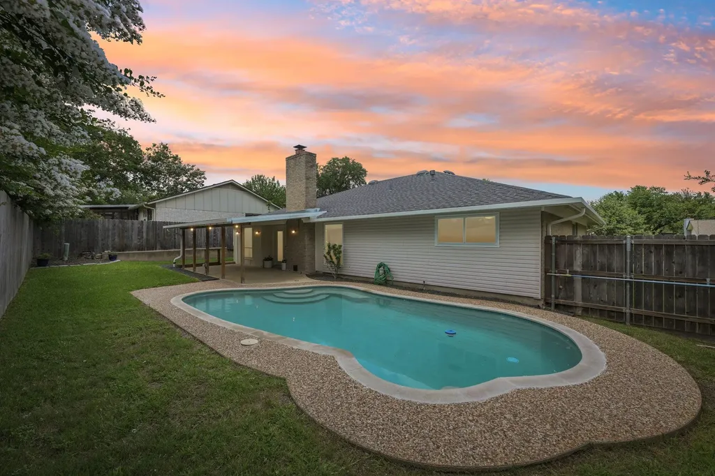 2717 Charlesworth Drive Austin TX 78745