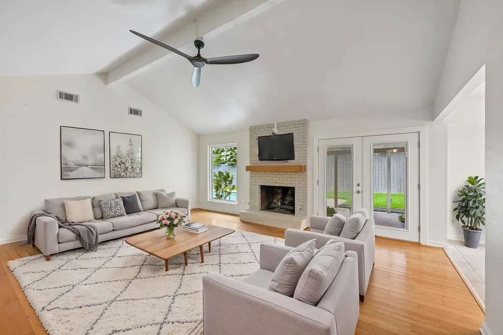 2717 Charlesworth Drive Austin TX 78745