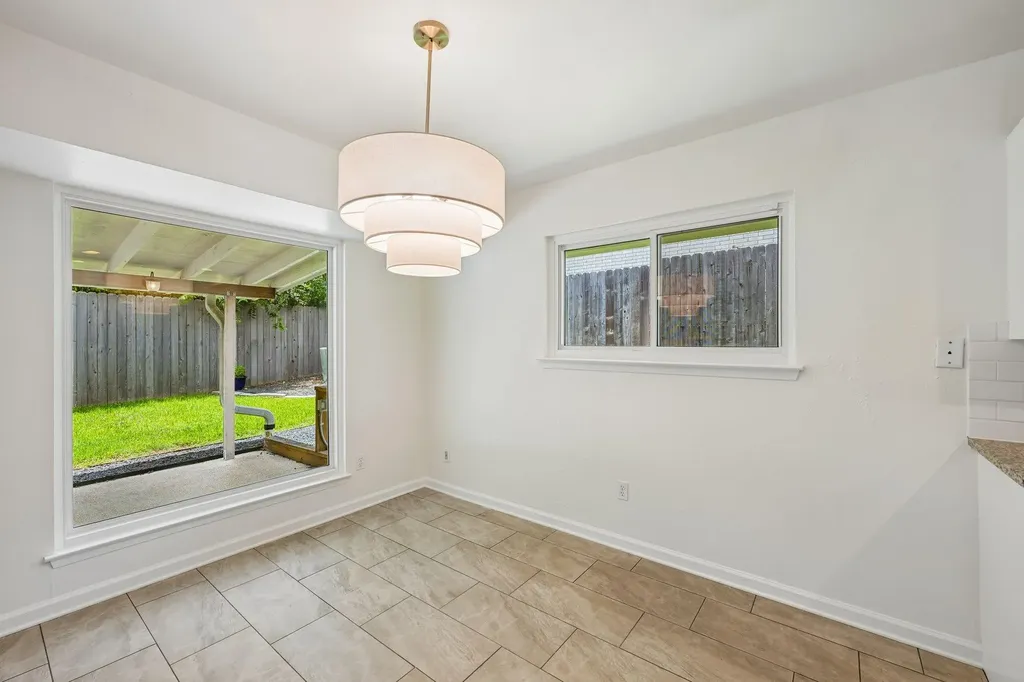 2717 Charlesworth Drive Austin TX 78745
