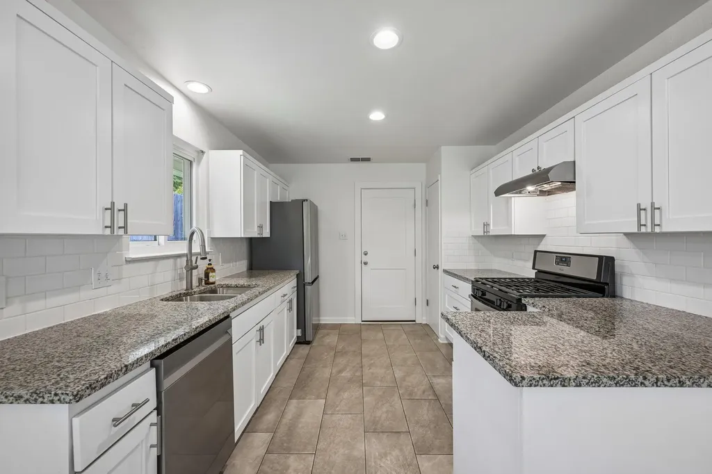 2717 Charlesworth Drive Austin TX 78745