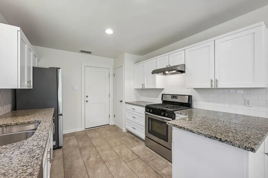 2717 Charlesworth Drive Austin TX 78745