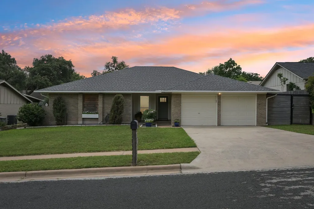 2717 Charlesworth Drive Austin TX 78745