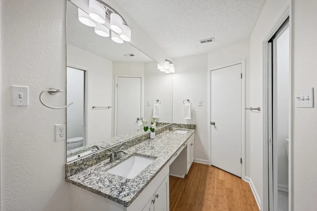 2717 Charlesworth Drive Austin TX 78745