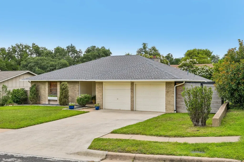 2717 Charlesworth Drive Austin TX 78745