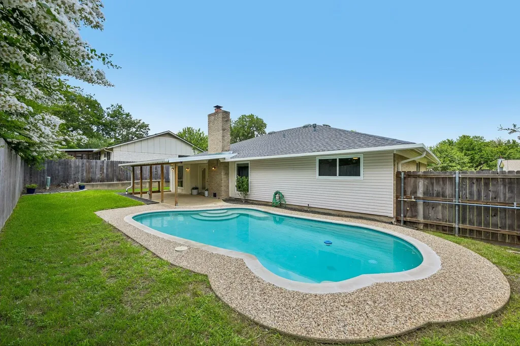 2717 Charlesworth Drive Austin TX 78745