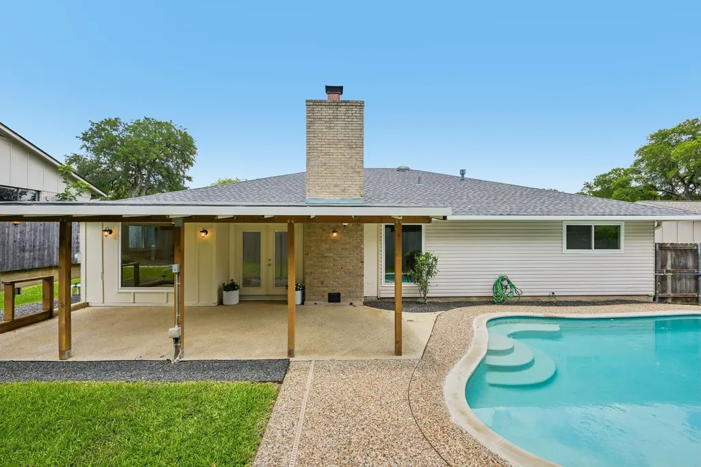 2717 Charlesworth Drive Austin TX 78745