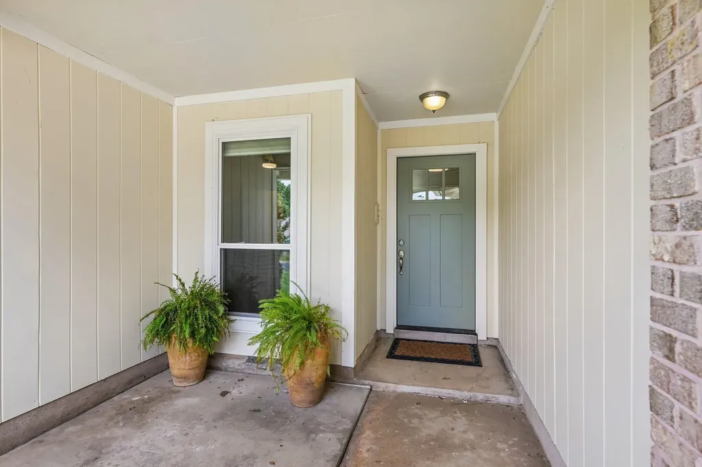 2717 Charlesworth Drive Austin TX 78745