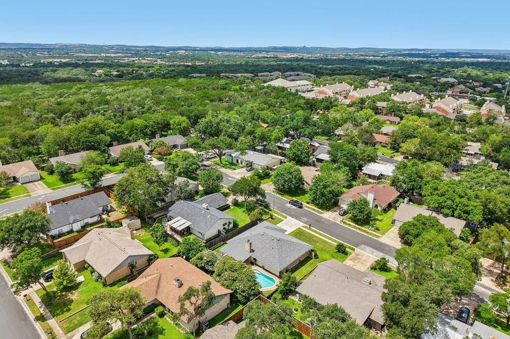 2717 Charlesworth Drive Austin TX 78745