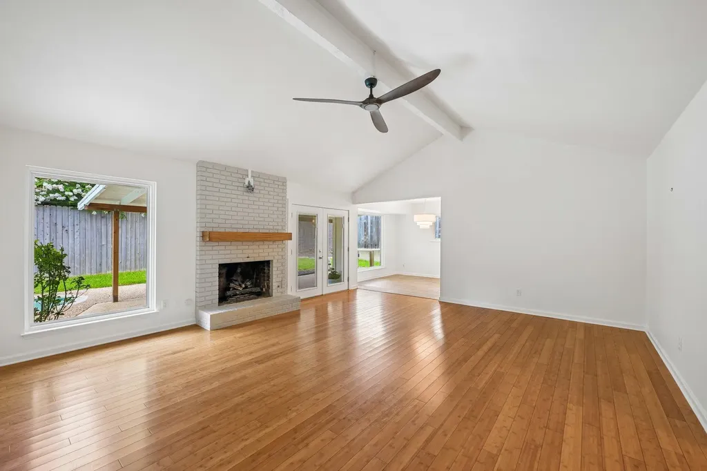 2717 Charlesworth Drive Austin TX 78745