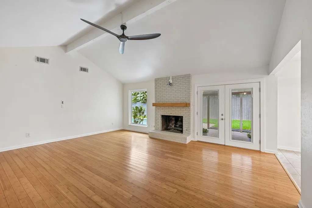 2717 Charlesworth Drive Austin TX 78745