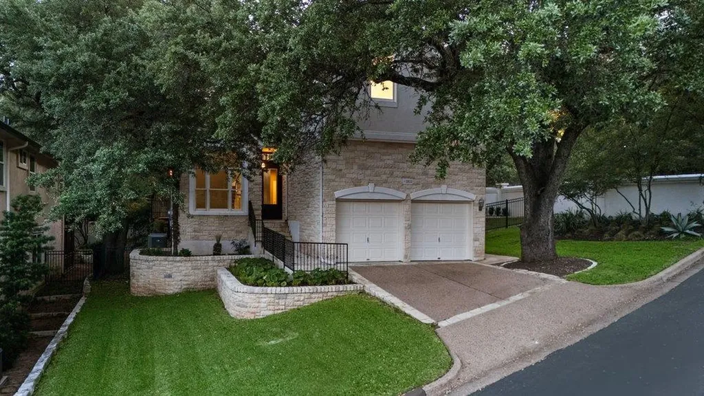 1815 Rue De St Tropez Austin TX 78746