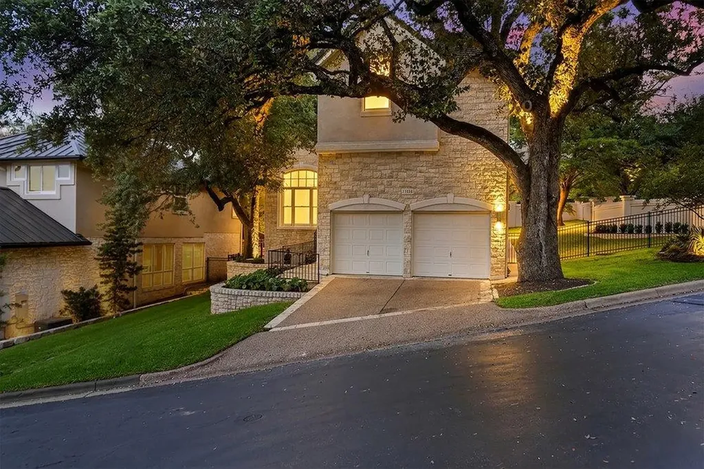 1815 Rue De St Tropez Austin TX 78746