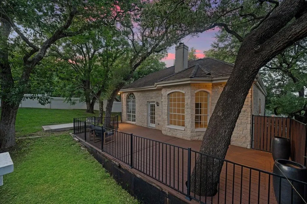 1815 Rue De St Tropez Austin TX 78746