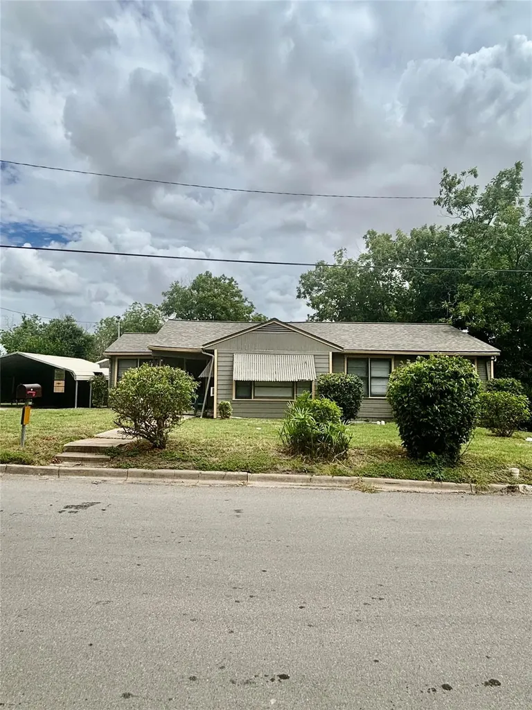 415 E 7th Street Taylor TX 76574