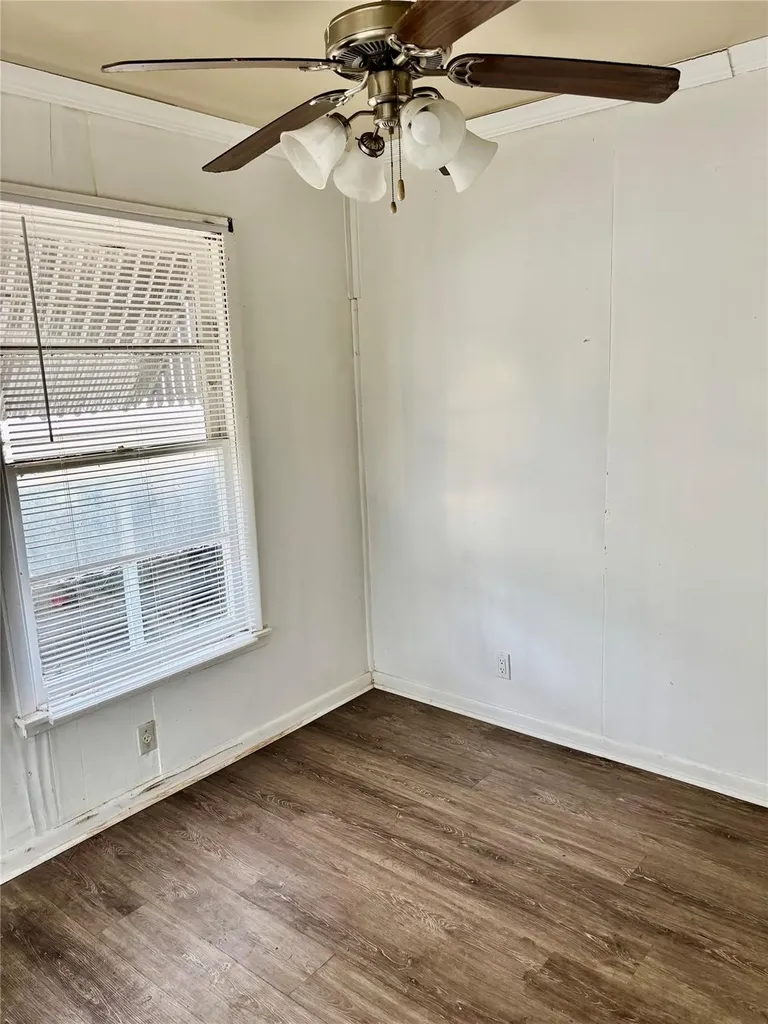415 E 7th Street Taylor TX 76574