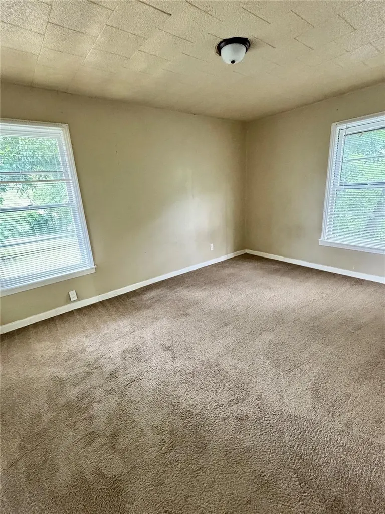 415 E 7th Street Taylor TX 76574