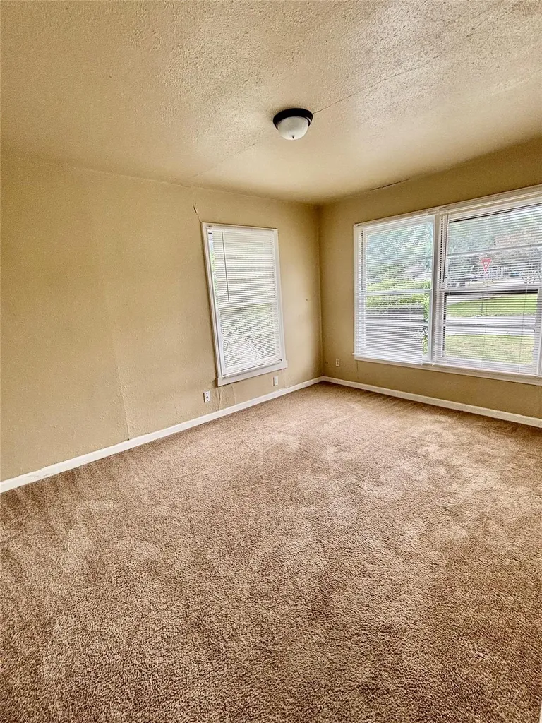 415 E 7th Street Taylor TX 76574