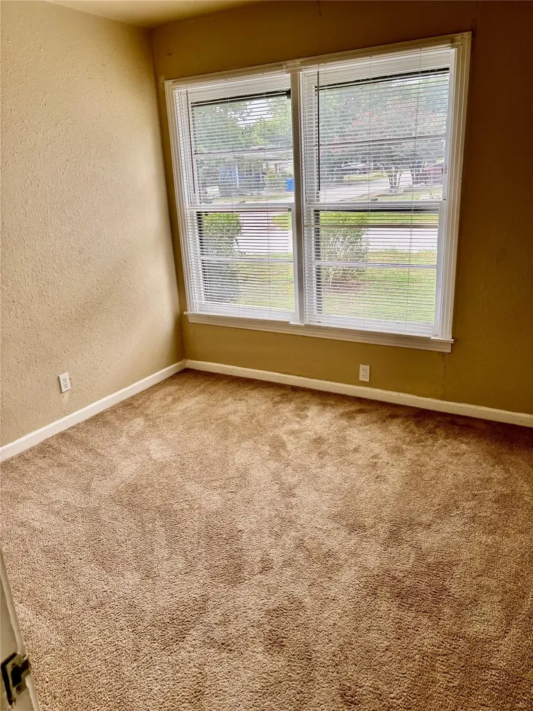 415 E 7th Street Taylor TX 76574
