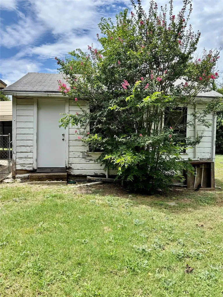 415 E 7th Street Taylor TX 76574