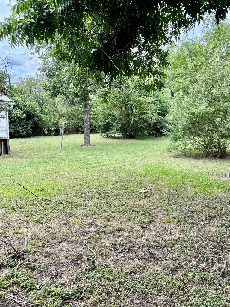415 E 7th Street Taylor TX 76574