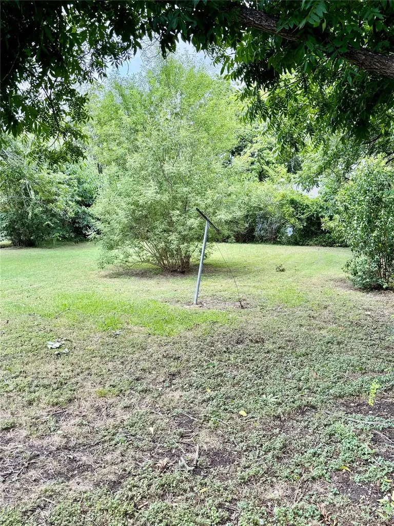 415 E 7th Street Taylor TX 76574