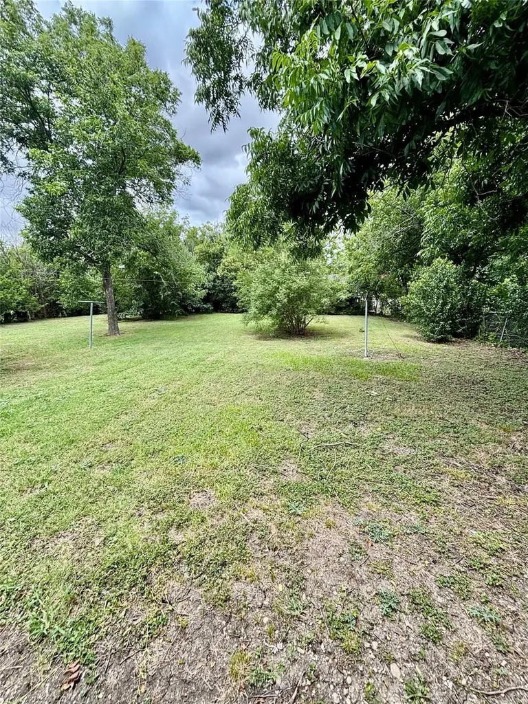 415 E 7th Street Taylor TX 76574