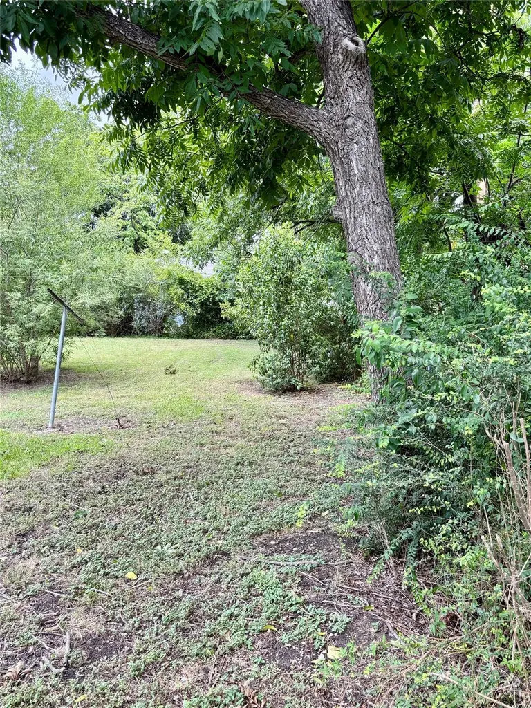 415 E 7th Street Taylor TX 76574