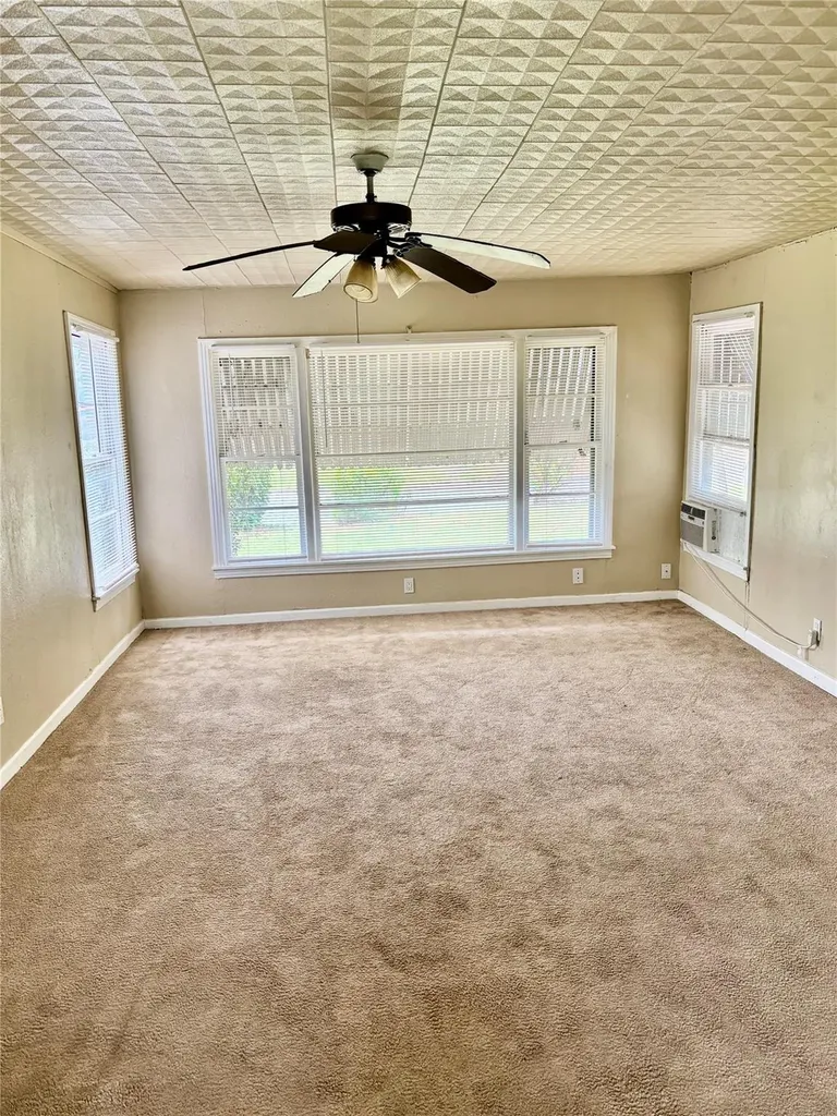 415 E 7th Street Taylor TX 76574